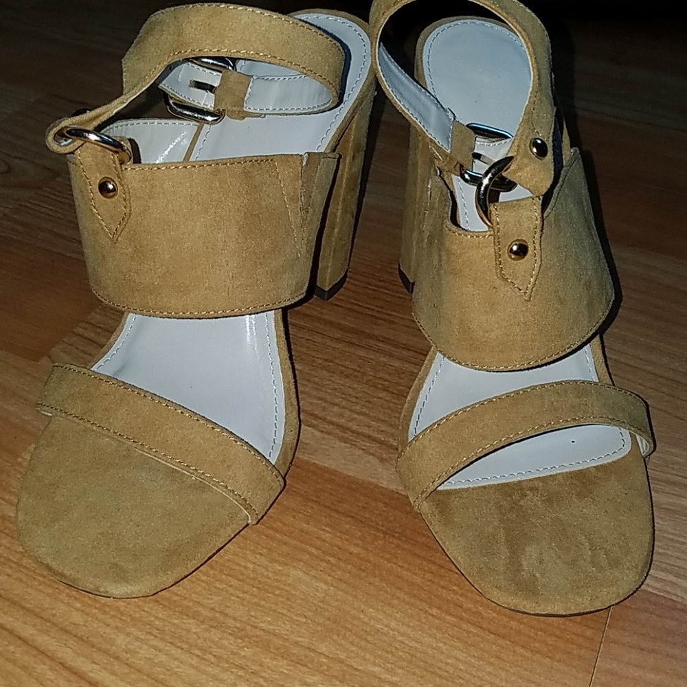 Women's shoes